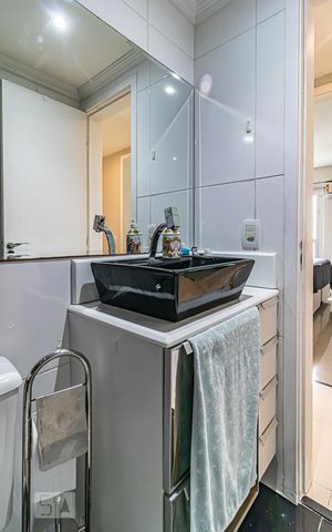 Apartamento à venda com 81m², 2 quartos e 1 vaga Apartamento à venda com 81m², 2 quartos e 1 vagaBanheiro Social