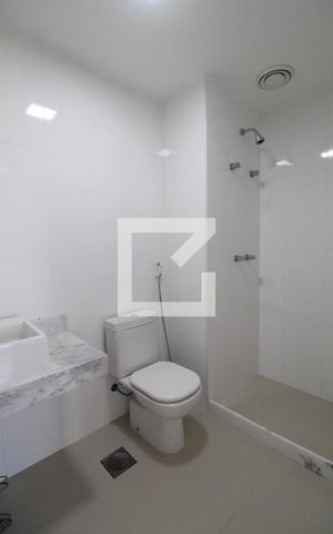 Apartamento à venda com 77m², 2 quartos e 1 vaga Apartamento à venda com 77m², 2 quartos e 1 vagaBanheiro Social