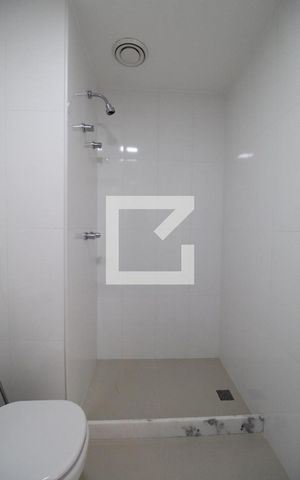 Apartamento à venda com 77m², 2 quartos e 1 vaga Apartamento à venda com 77m², 2 quartos e 1 vagaBanheiro Social