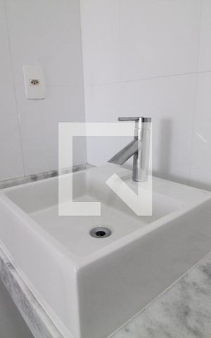 Apartamento à venda com 77m², 2 quartos e 1 vaga Apartamento à venda com 77m², 2 quartos e 1 vagaBanheiro Social