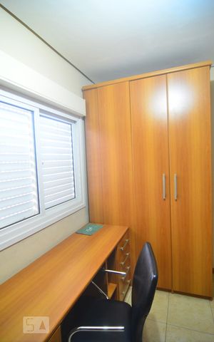 Apartamento para alugar com 74m², 2 quartos e 1 vagaCloset