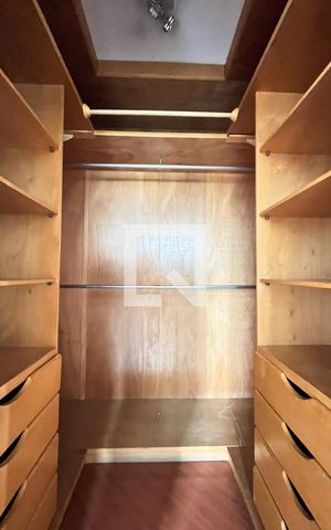 Apartamento à venda com 94m², 3 quartos e 3 vagas Apartamento à venda com 94m², 3 quartos e 3 vagasCloset da suíte