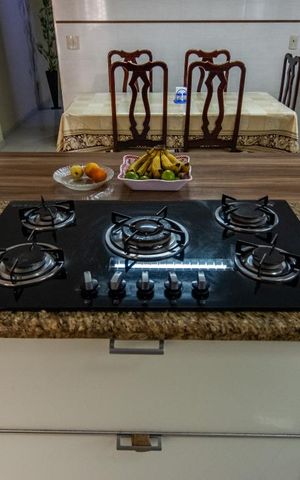 Casa à venda com 228m², 4 quartos e 2 vagas Casa à venda com 228m², 4 quartos e 2 vagasCozinha
