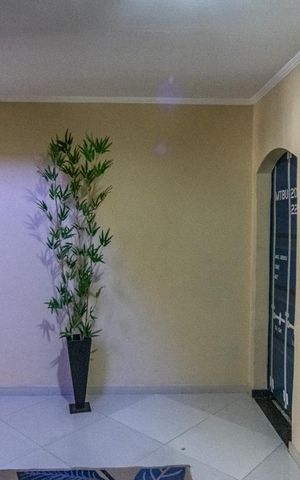 Casa à venda com 228m², 4 quartos e 2 vagas Casa à venda com 228m², 4 quartos e 2 vagasSala