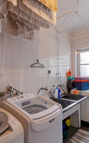 Casa à venda com 288m², 5 quartos e 6 vagas Casa à venda com 288m², 5 quartos e 6 vagasÁrea de Serviço