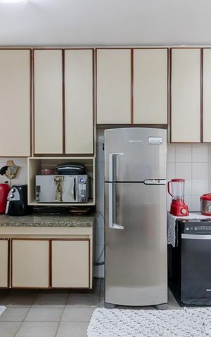 Casa à venda com 288m², 5 quartos e 6 vagas Casa à venda com 288m², 5 quartos e 6 vagasCozinha