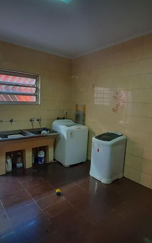 Casa à venda com 450m², 3 quartos e 3 vagasLavanderia