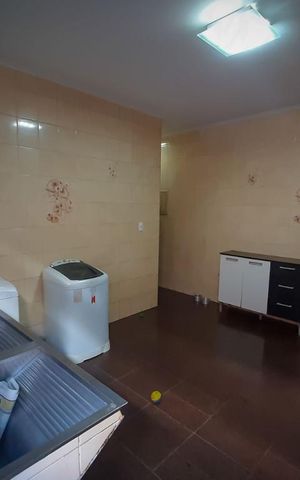 Casa à venda com 450m², 3 quartos e 3 vagasLavanderia