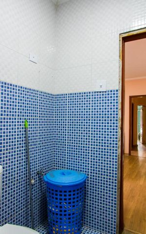 Casa à venda com 200m², 3 quartos e sem vaga Casa à venda com 200m², 3 quartos e sem vagaBanheiro do quarto 1