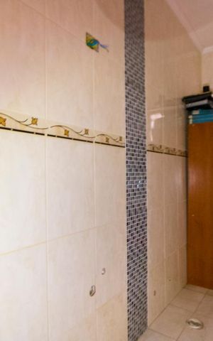 Casa à venda com 200m², 3 quartos e sem vaga Casa à venda com 200m², 3 quartos e sem vagaBanheiro social