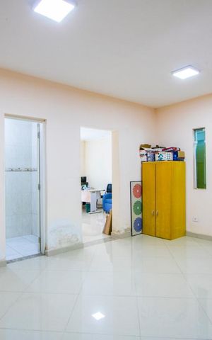 Casa à venda com 200m², 3 quartos e sem vaga Casa à venda com 200m², 3 quartos e sem vagaSala