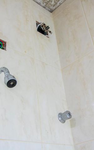 Casa à venda com 200m², 3 quartos e sem vaga Casa à venda com 200m², 3 quartos e sem vagaBanheiro do quarto 2