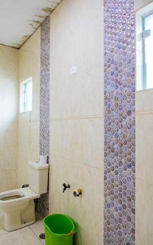 Casa à venda com 200m², 3 quartos e sem vaga Casa à venda com 200m², 3 quartos e sem vagaBanheiro do quarto 2