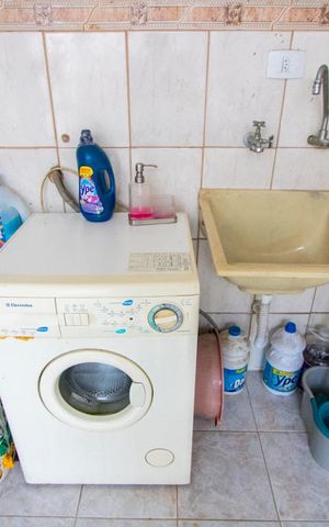 Casa à venda com 200m², 3 quartos e sem vaga Casa à venda com 200m², 3 quartos e sem vagaÁrea de serviço