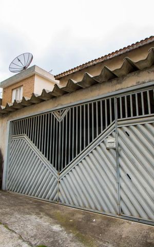 Casa à venda com 200m², 3 quartos e sem vaga Casa à venda com 200m², 3 quartos e sem vagaFachada