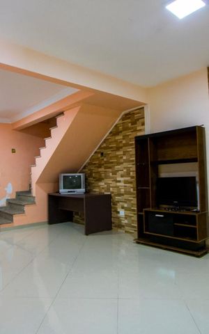 Casa à venda com 200m², 3 quartos e sem vaga Casa à venda com 200m², 3 quartos e sem vagaSala