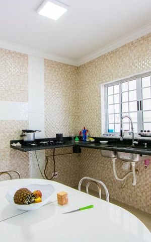 Casa à venda com 200m², 3 quartos e sem vaga Casa à venda com 200m², 3 quartos e sem vagaCozinha