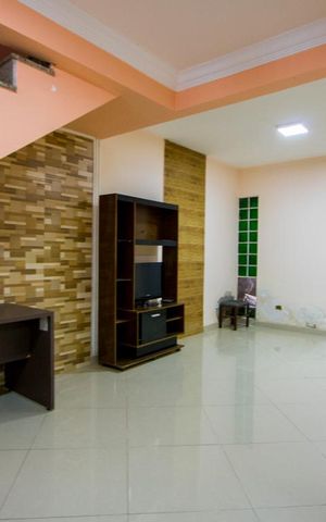 Casa à venda com 200m², 3 quartos e sem vaga Casa à venda com 200m², 3 quartos e sem vagaSala