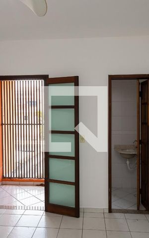 Casa à venda com 106m², 3 quartos e 2 vagas Casa à venda com 106m², 3 quartos e 2 vagasSuíte