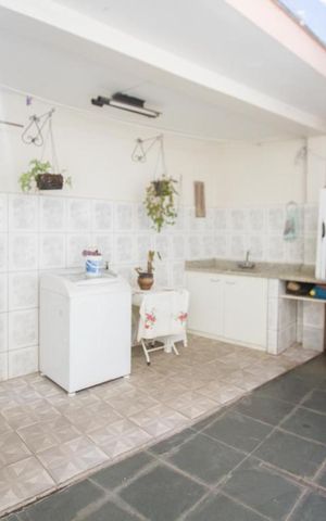 Casa à venda com 192m², 3 quartos e 2 vagasQuintal