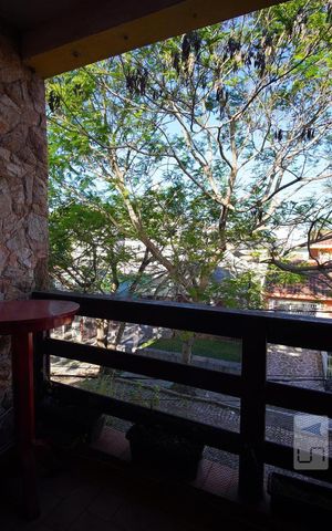 Casa à venda com 237m², 3 quartos e 2 vagasSala - Varanda