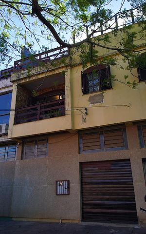 Casa à venda com 237m², 3 quartos e 2 vagasFachada