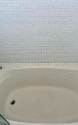 Apartamento à venda com 173m², 3 quartos e 3 vagas Apartamento à venda com 173m², 3 quartos e 3 vagasBanheira