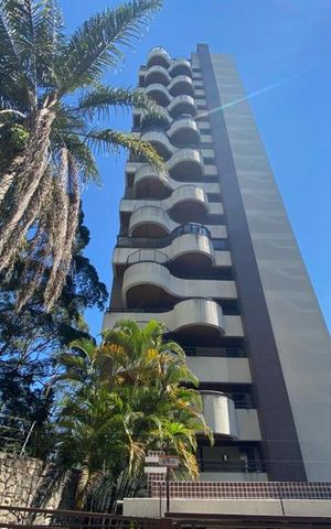 Apartamento à venda com 173m², 3 quartos e 3 vagas Apartamento à venda com 173m², 3 quartos e 3 vagasFachada