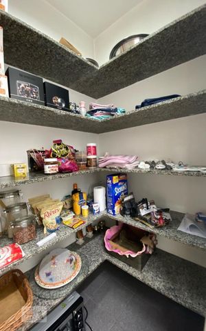 Apartamento à venda com 173m², 3 quartos e 3 vagas Apartamento à venda com 173m², 3 quartos e 3 vagasDespensa