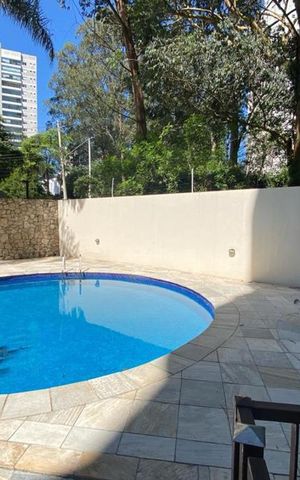 Apartamento à venda com 173m², 3 quartos e 3 vagas Apartamento à venda com 173m², 3 quartos e 3 vagasÁrea comum - Piscina