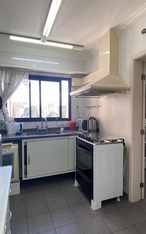 Apartamento à venda com 173m², 3 quartos e 3 vagas Apartamento à venda com 173m², 3 quartos e 3 vagasCozinha