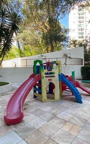 Apartamento à venda com 173m², 3 quartos e 3 vagas Apartamento à venda com 173m², 3 quartos e 3 vagasÁrea Comum - Playground