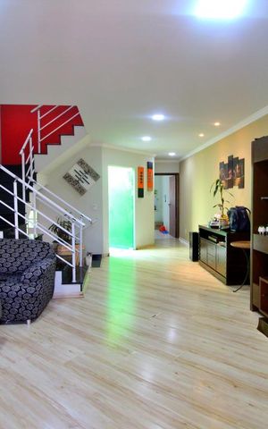 Casa à venda com 256m², 3 quartos e 5 vagasSala