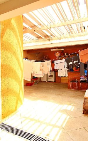 Casa à venda com 256m², 3 quartos e 5 vagasQuintal