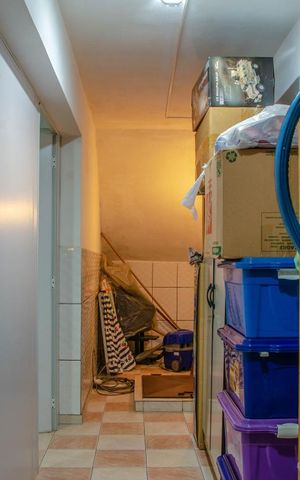 Casa à venda com 223m², 3 quartos e 4 vagas Casa à venda com 223m², 3 quartos e 4 vagasDepósito
