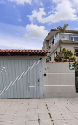 Casa para alugar com 433m², 5 quartos e 5 vagas Casa para alugar com 433m², 5 quartos e 5 vagasFachada