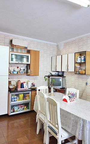 Casa à venda com 429m², 5 quartos e 5 vagasCozinha da Casa 2