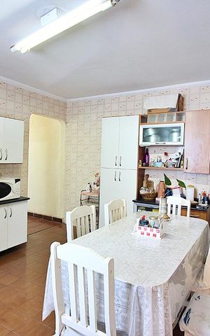 Casa à venda com 429m², 5 quartos e 5 vagasCozinha da Casa 2