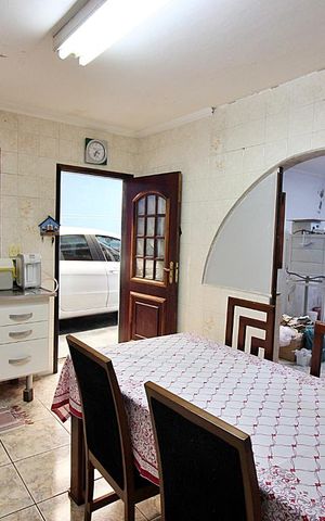 Casa à venda com 429m², 5 quartos e 5 vagasCozinha