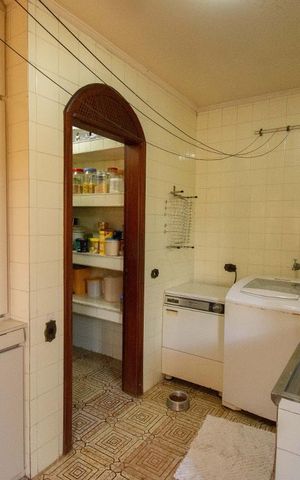 Casa à venda com 400m², 4 quartos e 4 vagas Casa à venda com 400m², 4 quartos e 4 vagasÁrea de Serviço