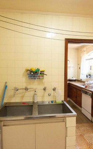 Casa à venda com 400m², 4 quartos e 4 vagas Casa à venda com 400m², 4 quartos e 4 vagasÁrea de Serviço