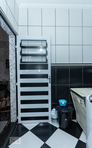 Casa à venda com 350m², 4 quartos e 3 vagas Casa à venda com 350m², 4 quartos e 3 vagasÁrea de Serviço