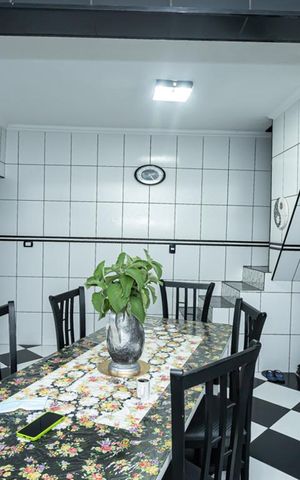 Casa à venda com 350m², 4 quartos e 3 vagas Casa à venda com 350m², 4 quartos e 3 vagasCozinha