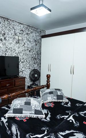 Casa à venda com 350m², 4 quartos e 3 vagas Casa à venda com 350m², 4 quartos e 3 vagasSuite 1