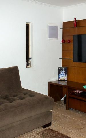 Casa à venda com 110m², 3 quartos e 2 vagas Casa à venda com 110m², 3 quartos e 2 vagasSala