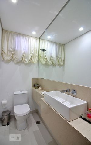 Casa à venda com 340m², 3 quartos e 4 vagasLavabo da Sala