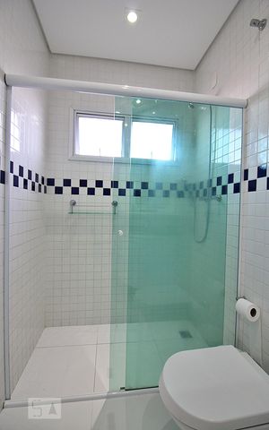 Casa à venda com 340m², 3 quartos e 4 vagasBanheiro da Suíte 2