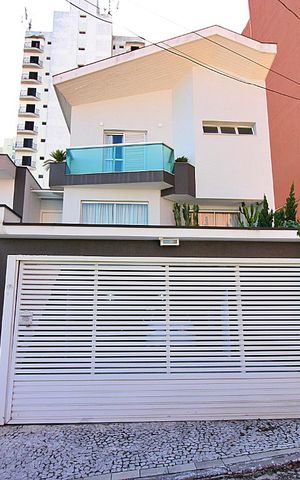 Casa à venda com 340m², 3 quartos e 4 vagasFachada