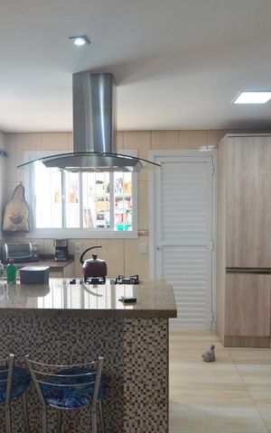 Casa à venda com 328m², 4 quartos e 4 vagasCasa 1 - Cozinha