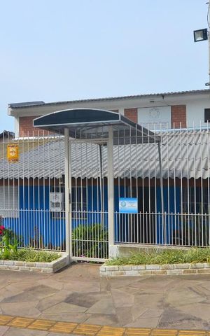 Casa à venda com 328m², 4 quartos e 4 vagasFachada